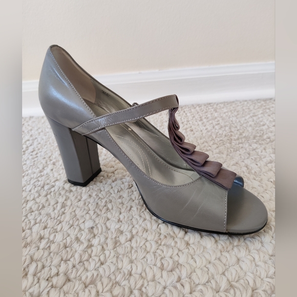 Gray Tahari Open Toe Heels - Picture 3 of 10